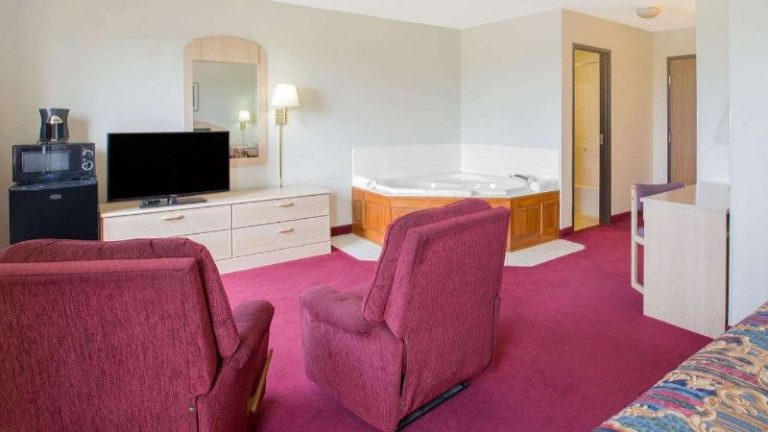 Super 8 by Wyndham Bethany MO