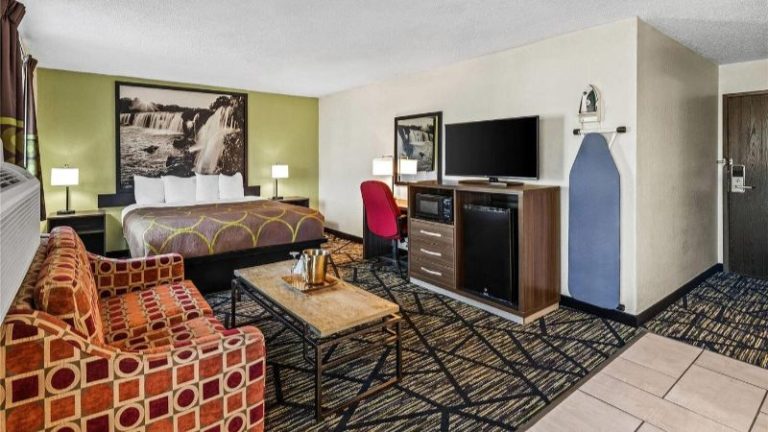 Super 8 by Wyndham Independence Kansas City