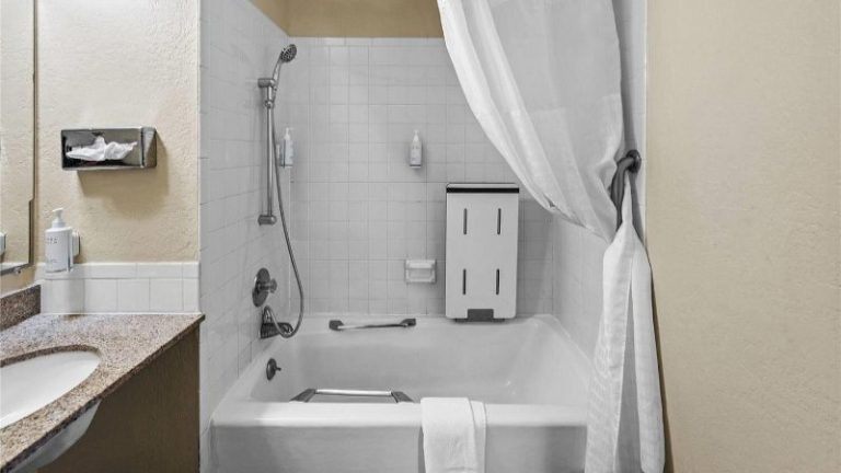 Super 8 by Wyndham Independence Kansas City
