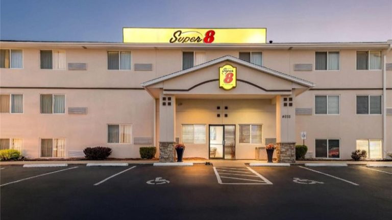 Super 8 by Wyndham Independence Kansas City