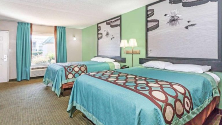 Super 8 by Wyndham Marianna, Florida