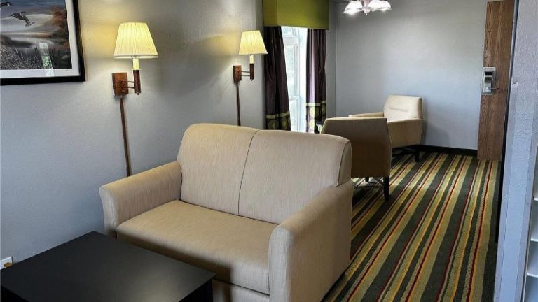 Super 8 by Wyndham Mound City
