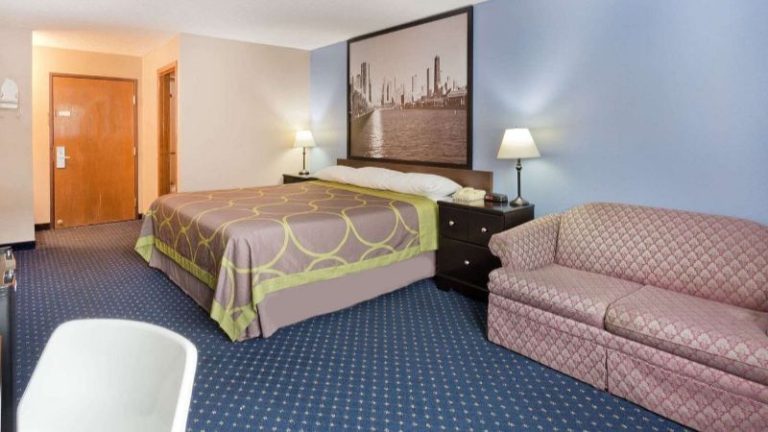 Super 8 by Wyndham Rockford