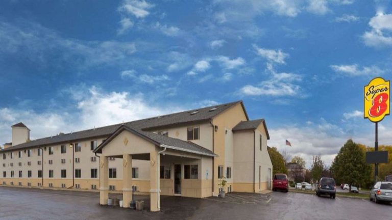 Super 8 by Wyndham Rockford