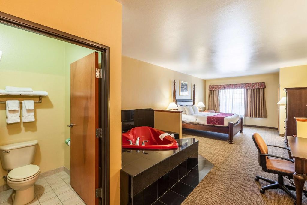 SureStay Plus Hotel by Best Western Mesquite, room with private jacuzzi, photo 2