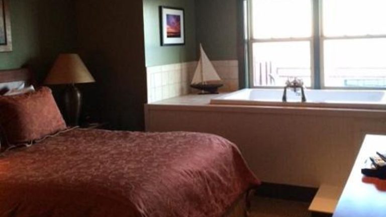 Tamarack Lodge