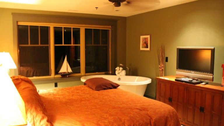 Tamarack Lodge