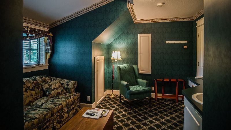 The Campbell House Inn, room with private jacuzzi, photo 6