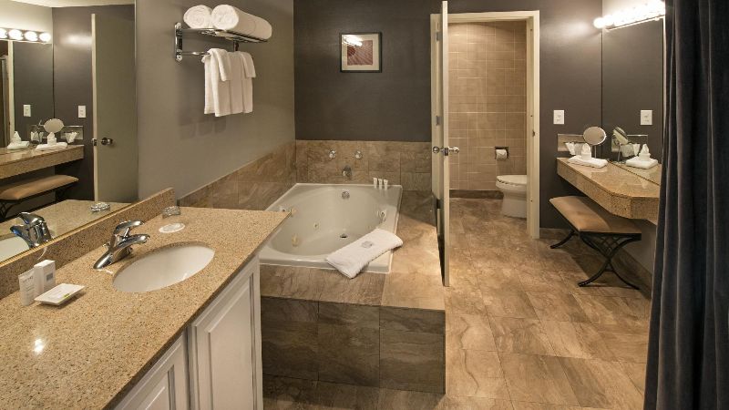The Domain Hotel 2 - jacuzzi hotel room