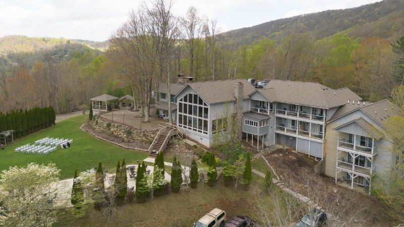 The Inn at Crestwood, room with private jacuzzi, photo 6