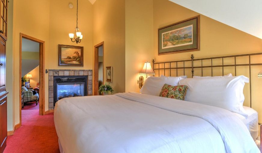 The Village Inns Of Blowing Rock: The Ridgeway Inn, room with private jacuzzi, photo 2