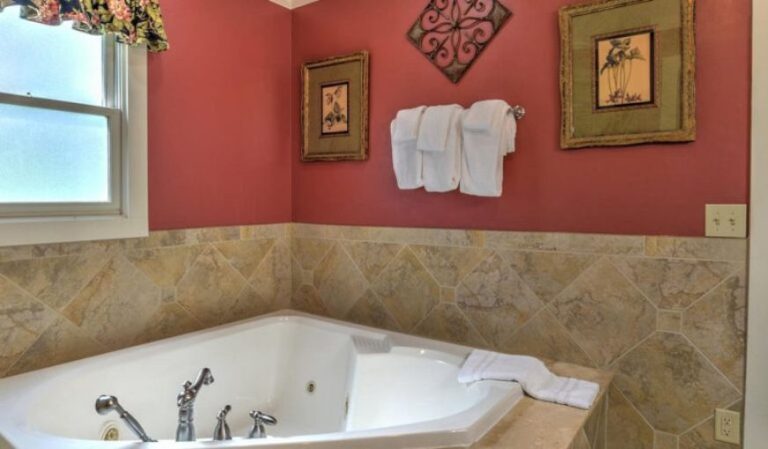 The Village Inns of Blowing Rock: Village Inn
