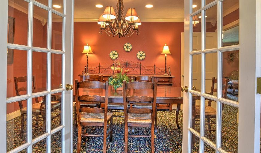 The Village Inns of Blowing Rock: Hillwinds Inn, room with private jacuzzi, photo 6