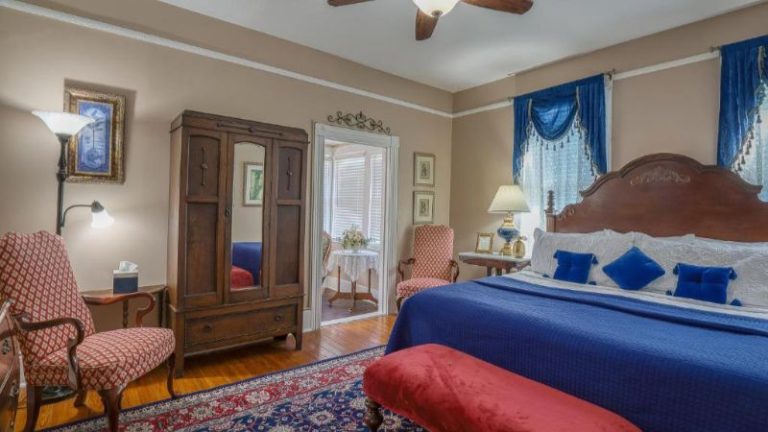 Victorian House Bed & Breakfast