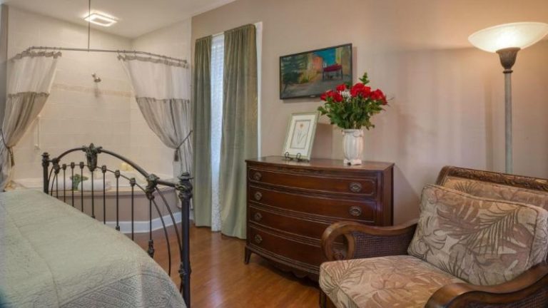 Victorian House Bed & Breakfast