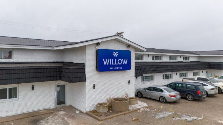 Willow Inn Suites