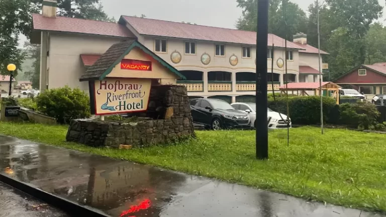 Hofbrau Riverfront Hotel