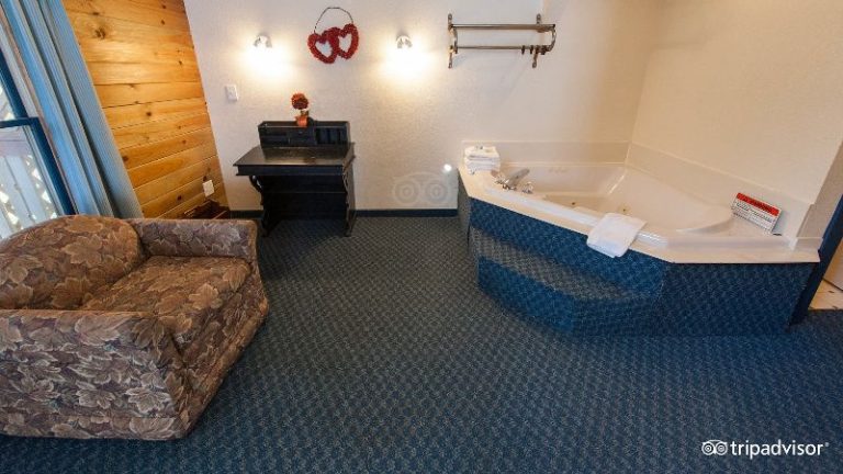 Riverbend Motel & Cabins