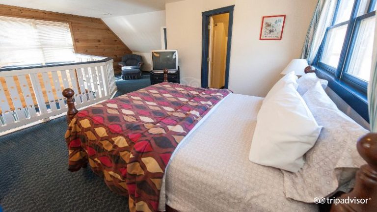 Riverbend Motel & Cabins