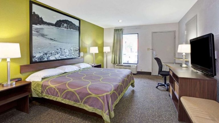 Super 8 by Wyndham Gainesville