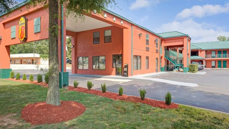 Super 8 by Wyndham Gainesville