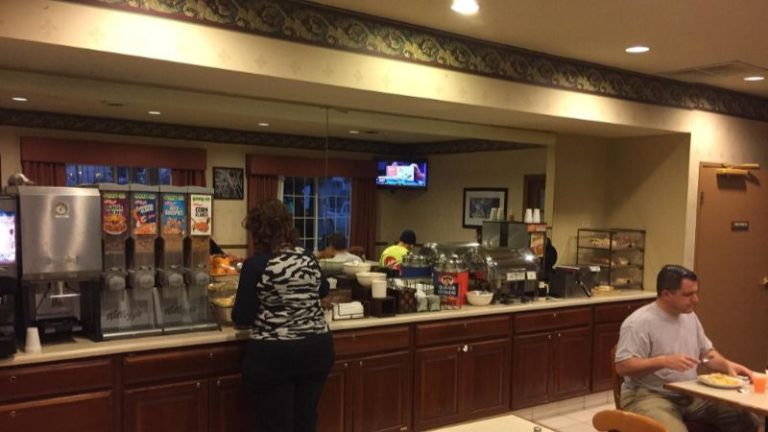 AmericInn By Wyndham Galesburg