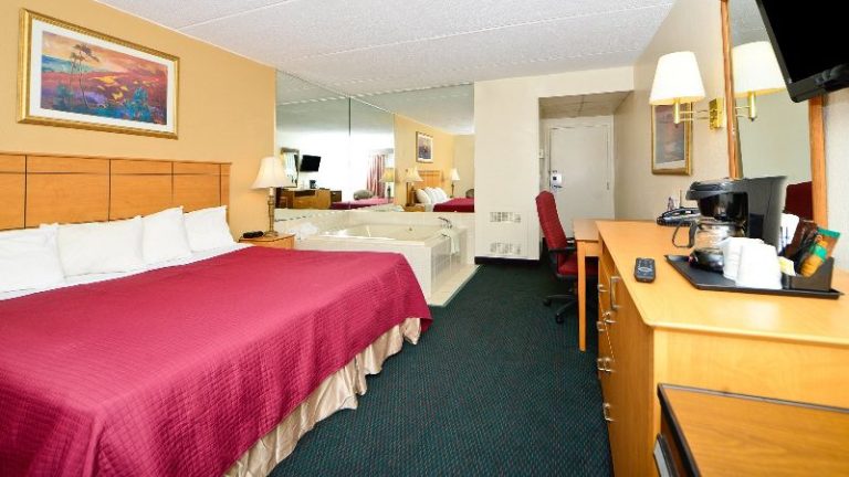 Americas Best Value Inn & Suites St. Cloud