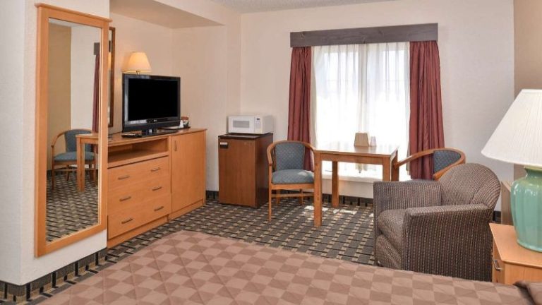 Americas Best Value Inn & Suites St. Cloud