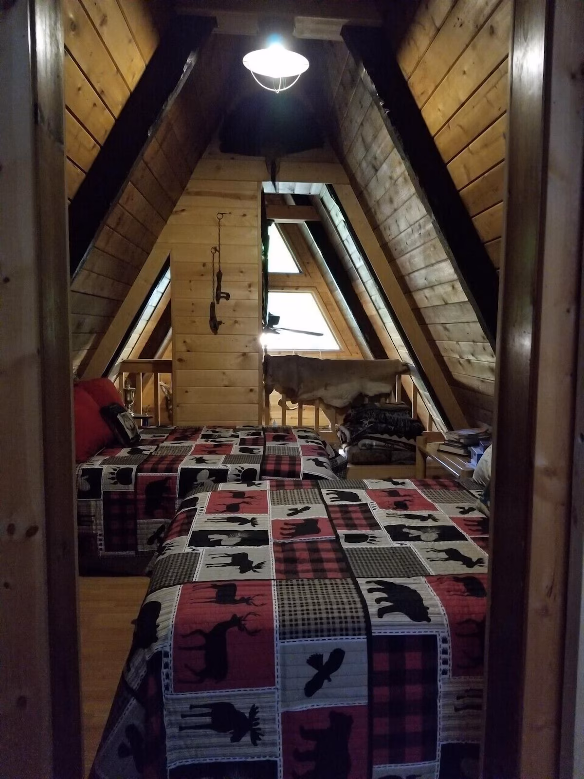 Arrowhead Cabin, cabin with a private hot tub, photo 4