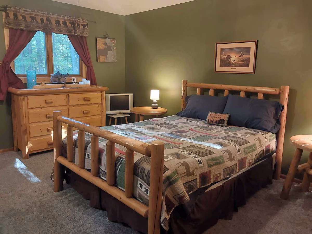 Arrowhead Cabin, cabin with a private hot tub, photo 6