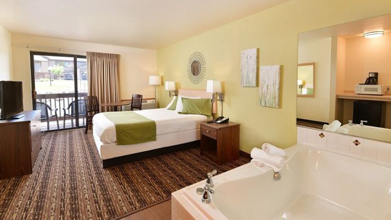 Bakers Sunset Bay Resort 2 - jacuzzi hotel room