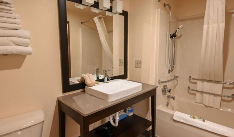 Sunset Bay Resort & Suites