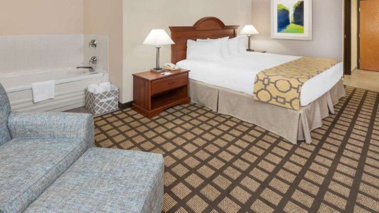 Baymont by Wyndham Galesburg
