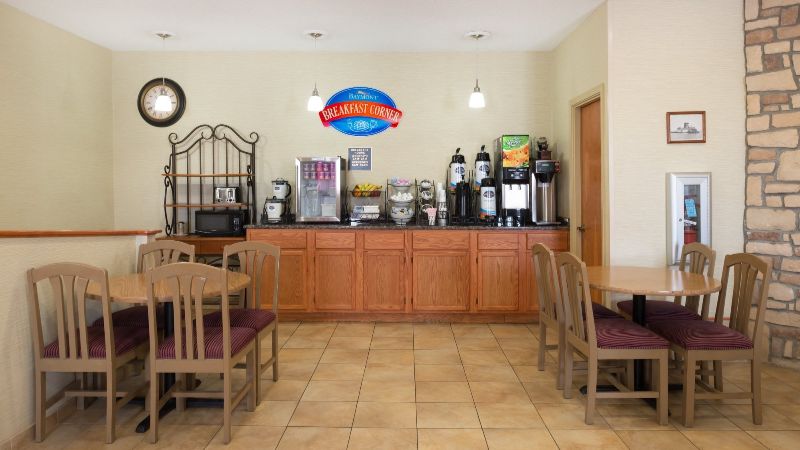 Baymont by Wyndham Metropolis, room with private jacuzzi, photo 8