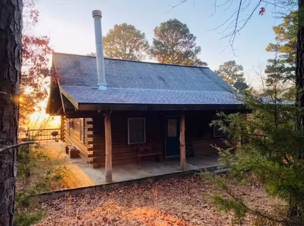 Bear Mountain Log Cabins, cabin with a private hot tub, photo 3