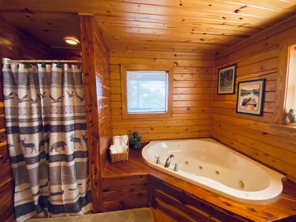 Bear Mountain Log Cabins, cabin with a private hot tub, photo 4