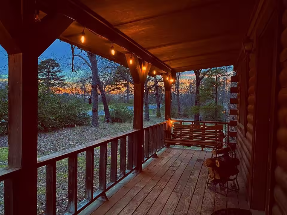 Bear Mountain Log Cabins, cabin with a private hot tub, photo 6