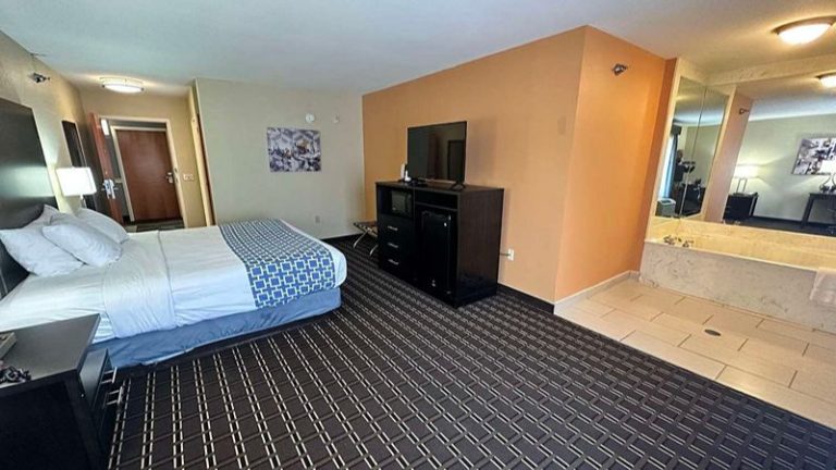 Best Western Plus Bass Hotel & Suites
