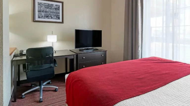 Best Western Plus Bradbury Inn & Suites