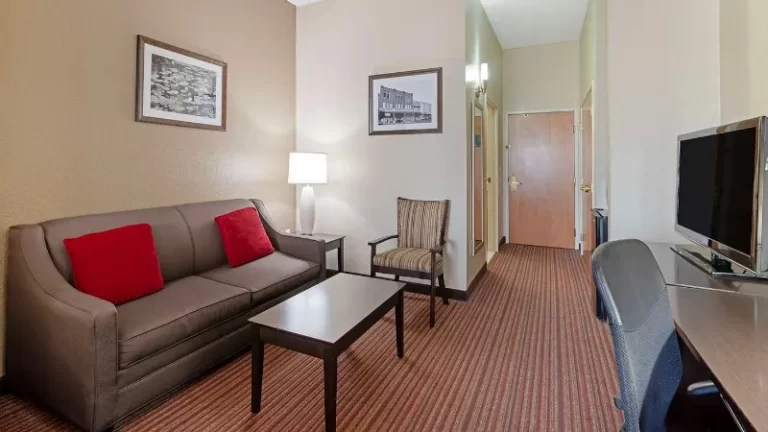 Best Western Plus Bradbury Inn & Suites