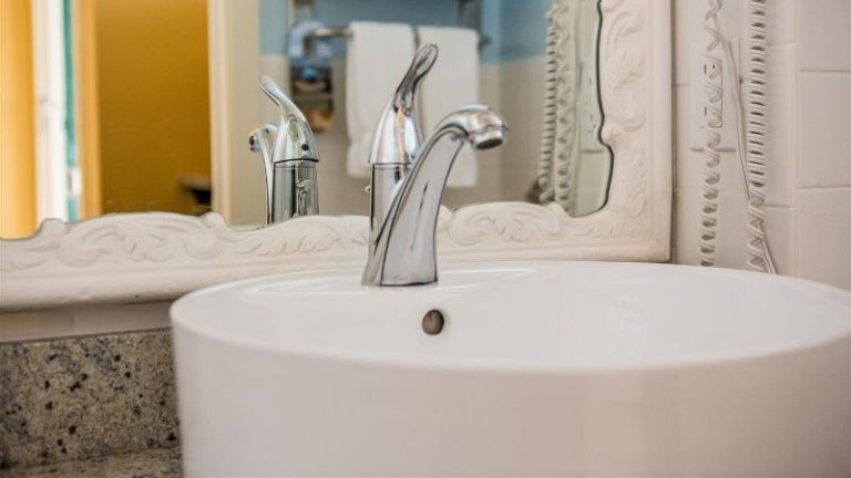 Best Western Plus Yacht Harbor Inn