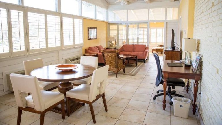 Best Western Plus Yacht Harbor Inn