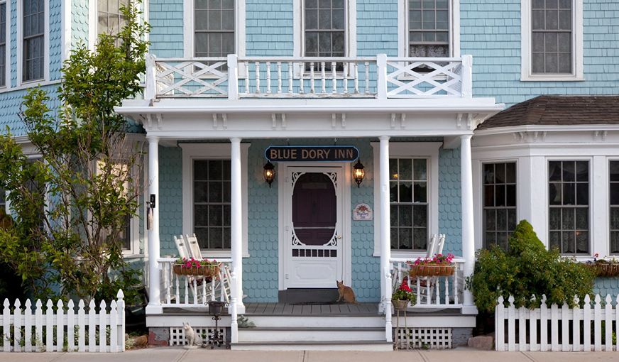 Blue Dory Inn, room with private jacuzzi, photo 8
