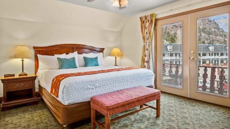 Box Canyon Lodge & Hot Springs