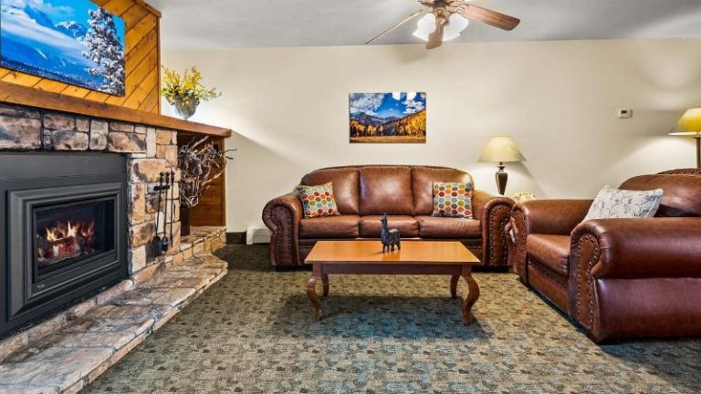 Box Canyon Lodge & Hot Springs