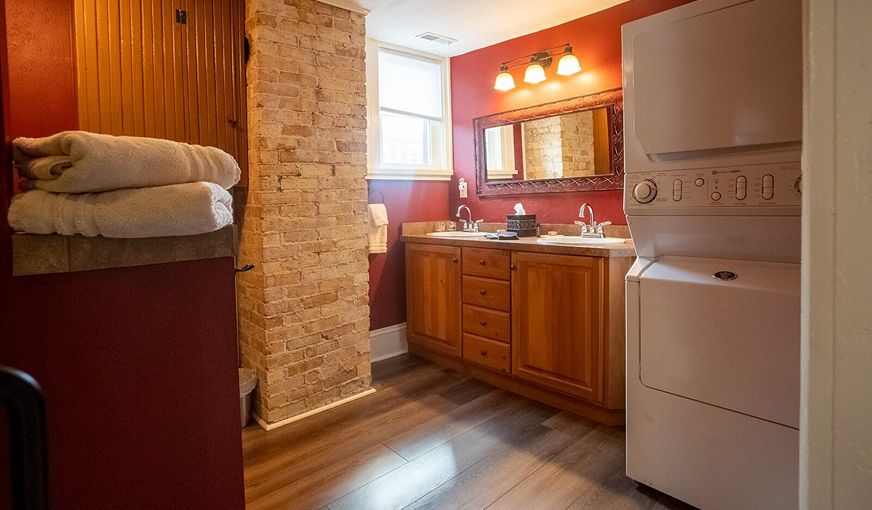 Braywood Inn, room with private jacuzzi, photo 8