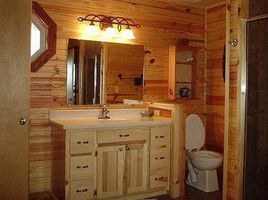 Can-U-Canoe Riverview Cabins, cabin with a private hot tub, photo 2