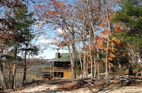Can-U-Canoe Riverview Cabins, cabin with a private hot tub, photo 3