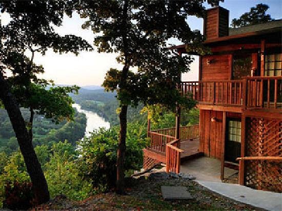 Can-U-Canoe Riverview Cabins, cabin with a private hot tub, photo 4