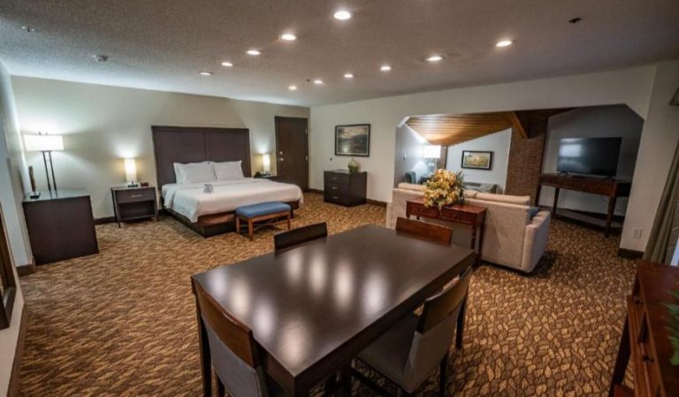 Christopher Inn and Suites
